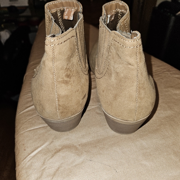 American Eagle Womens Chelsea Boots Size 12 W in tan - Picture 4 of 6